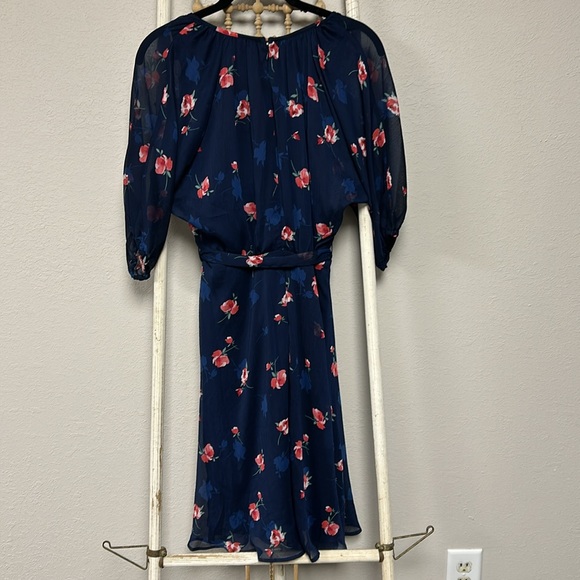 NWT DKNY Size 8 Flower Print Dresss - Picture 8 of 9